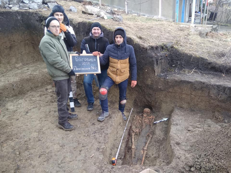 У Кам'янці археологи виявили два похован…