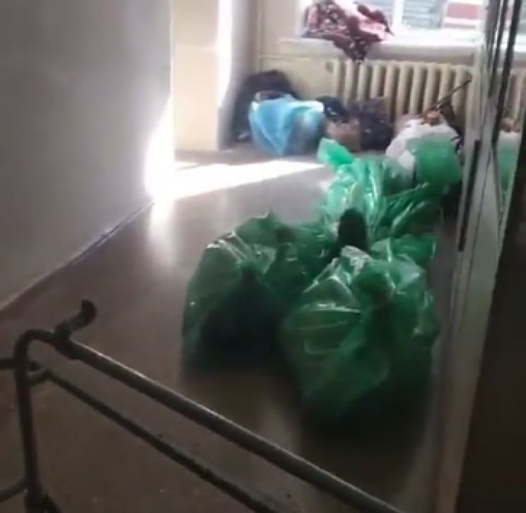 У Донецьку показали, як в лікарні поводя…