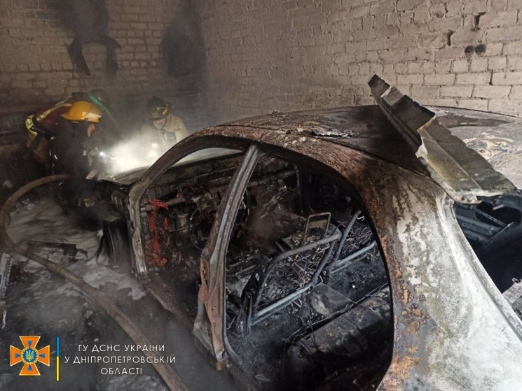 На Днепропетровщине в гараже сгорел авто…