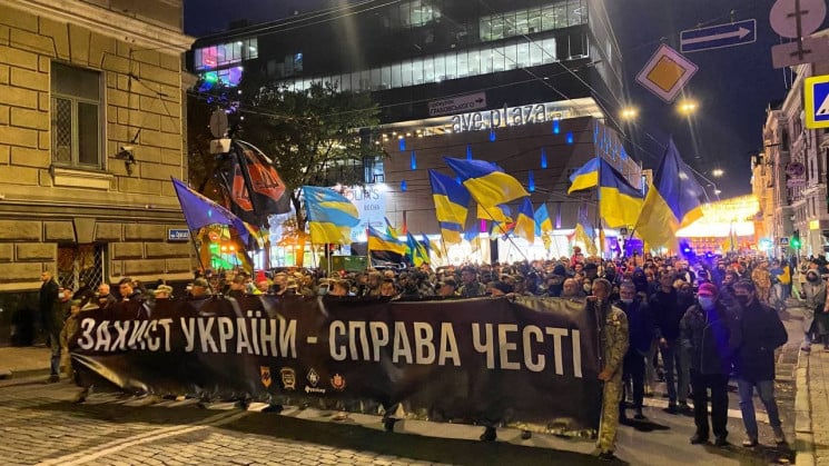 "Україна понад усе!": У центрі Харкова –…