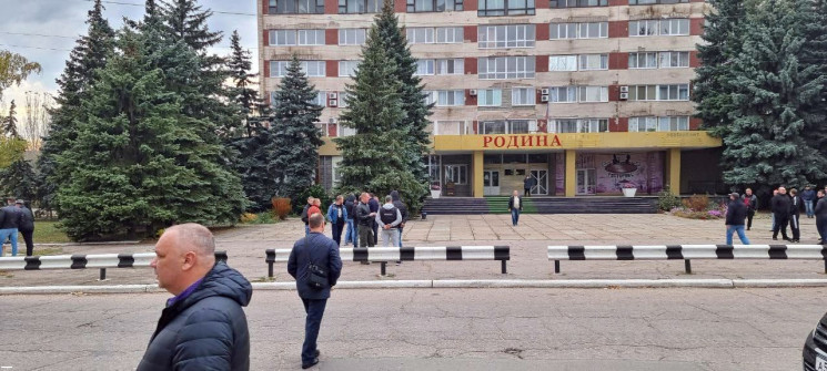 Боевики "ДНР" взяли в заложники наблюдат…