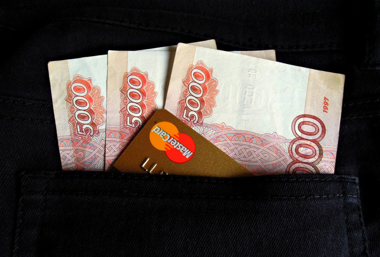 В Україні заборонили банкам приймати руб…