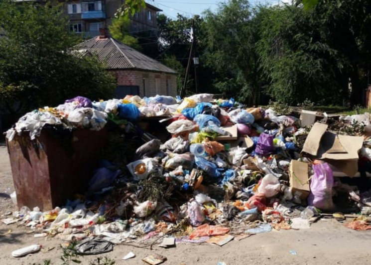 У Луганську сміттєвий колапс: місто запо…