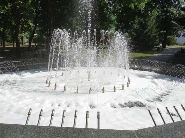 Хулігани перетворили фонтан у центрі Пол…
