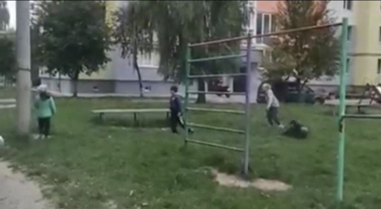 Українські діти вже грають "у кальмара"…