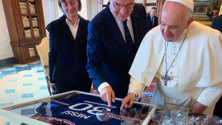 Папа Римський подякував футболісту Мессі…