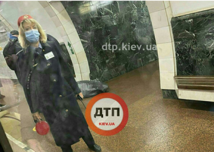 У Києві на Дорогожичах в метро померла ж…