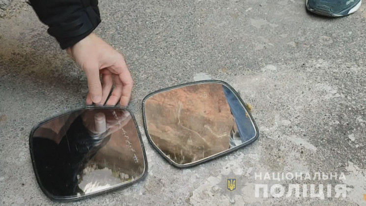 В Одессе двое мужчин воровали зеркала с…