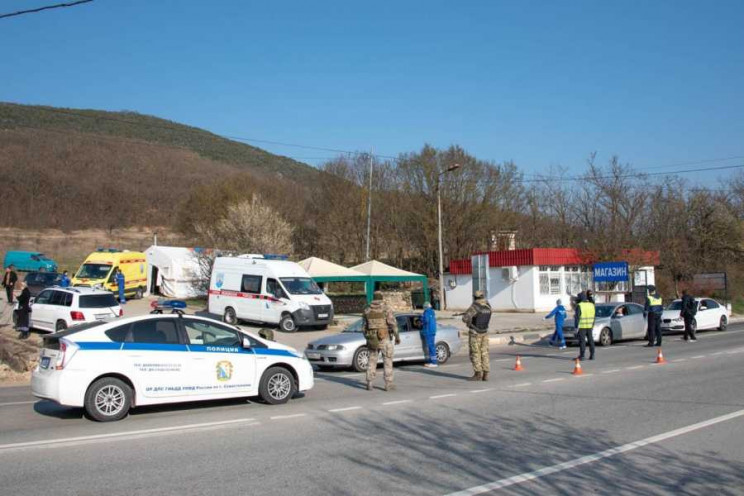 На в’їзді у Севастополь окупанти розгорн…