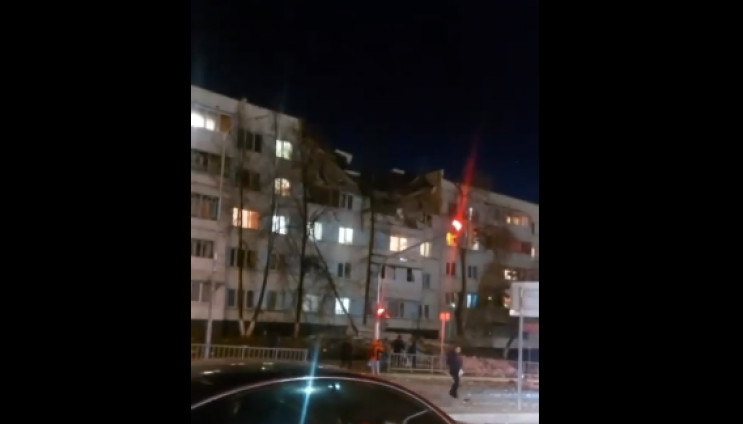 На России взорвался многоквартирный дом:…