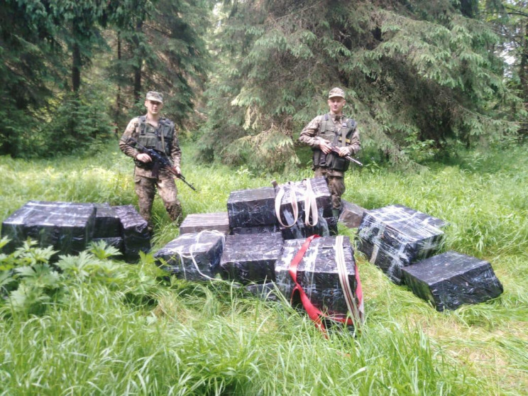 Буковинські прикордонники з пострілами з…