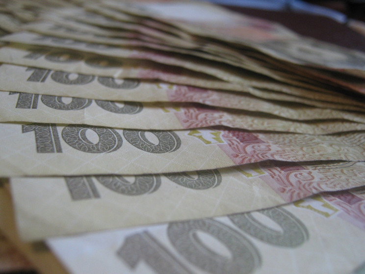 В Украине за месяц средняя зарплата увел…