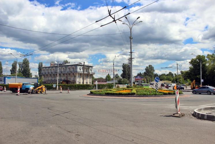 На виїзді з Вінниці встановлюють вертика…