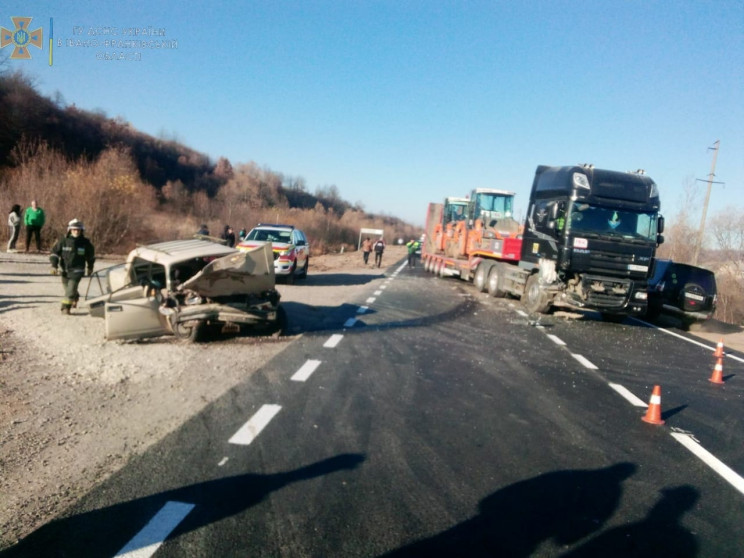 На Прикарпатті в аварії постраждали шест…