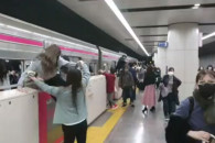 В Японії чоловік напав на пасажирів потя…