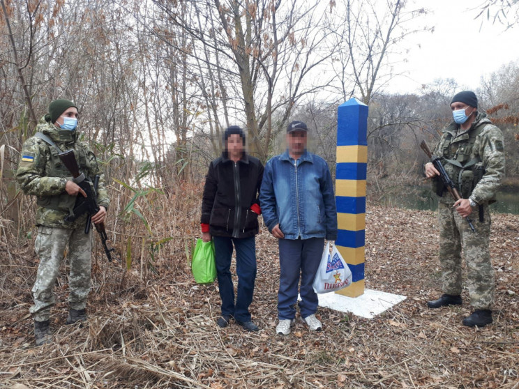 Подружжя переплило Дністер, щоб потрапит…