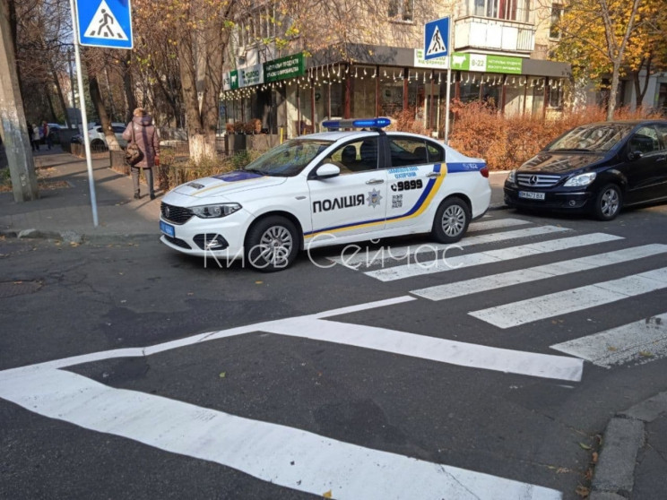 У Києві поліцейські припаркували авто пр…