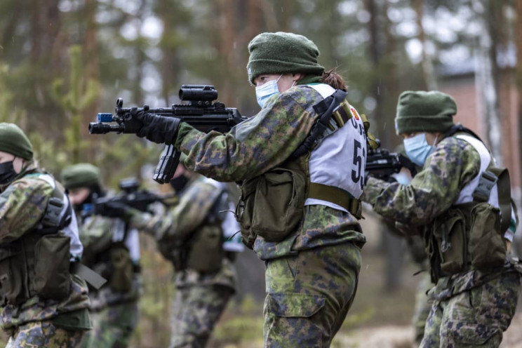 Финляндия хочет ввести обязательный воен…