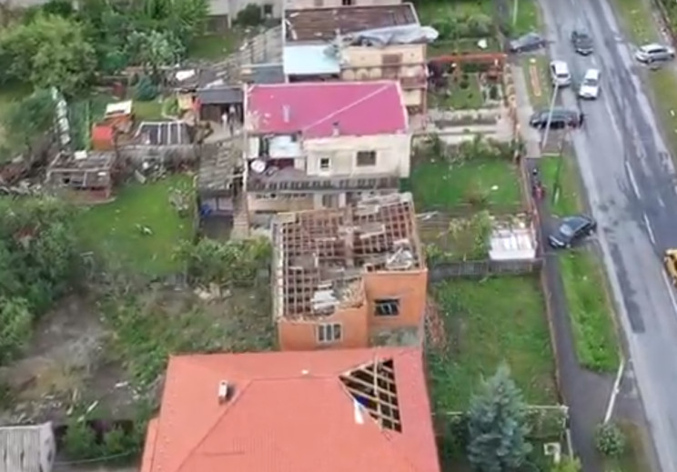 Последствия урагана на Закарпатье показа…
