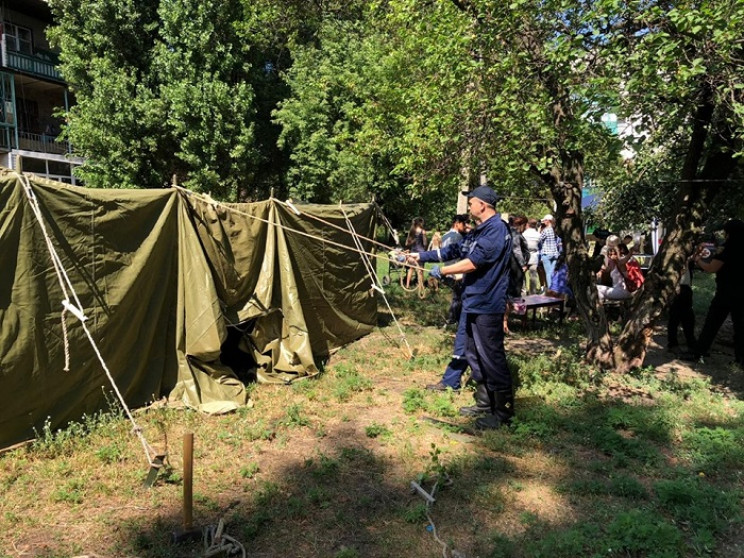 В Лисичанске 61 человека выселили в пала…