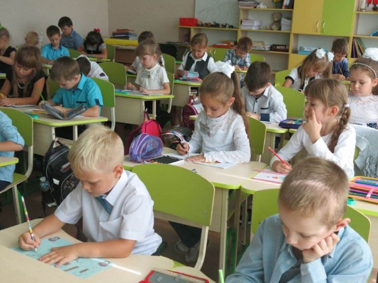 Харьковские школьники выходят на учебу п…