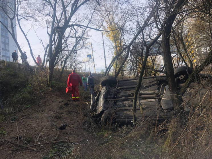 Під Києвом сталась ДТП за участю таксі (…