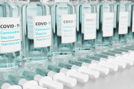 В Україні дві дози COVID-вакцини вже отр…