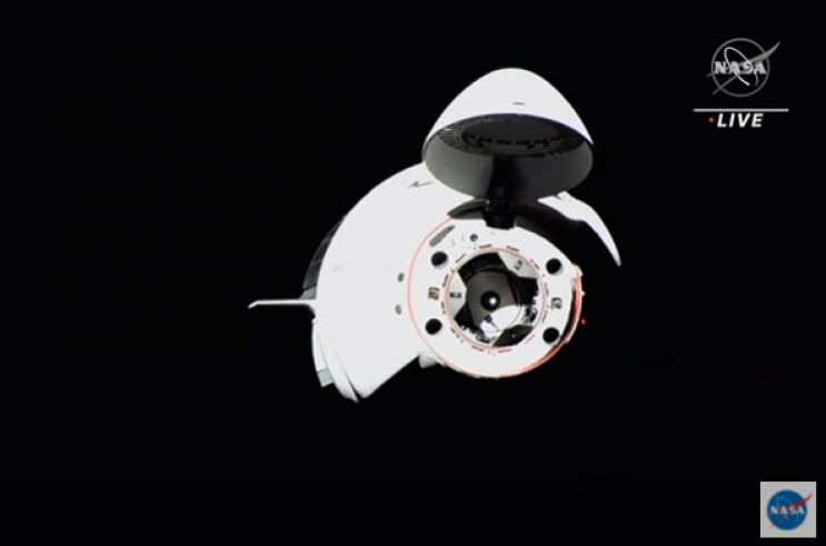 Корабль SpaceX с четырьмя астронавтами о…