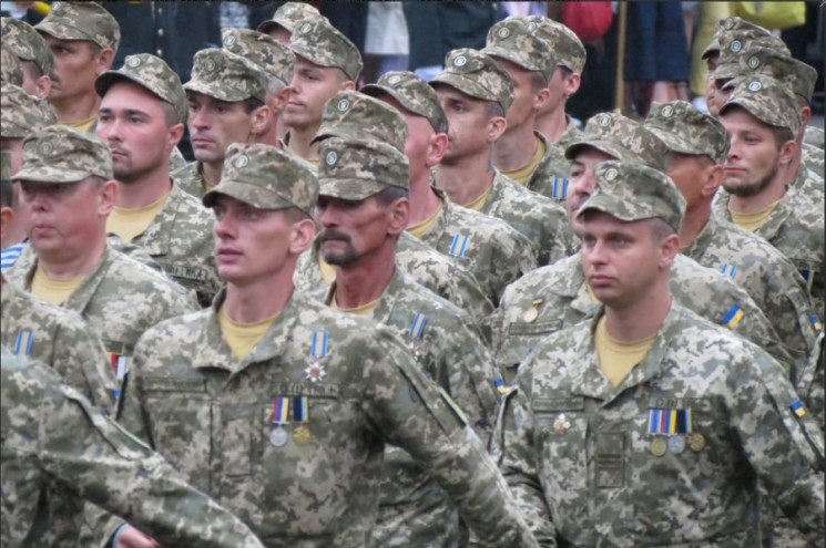 "Вовина тисяча" замість параду: Як Зелен…