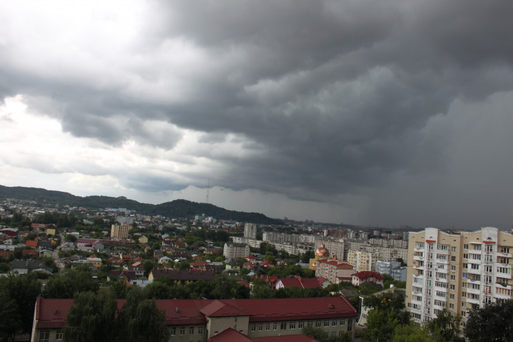 Як на Львів насувається буря (ФОТО, ВІДЕ…