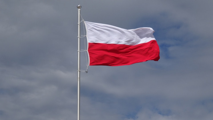 У Польщі українця затримали за наругу на…
