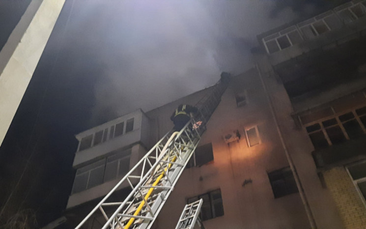 Масштабна пожежа в Харкові: Мешканці трь…