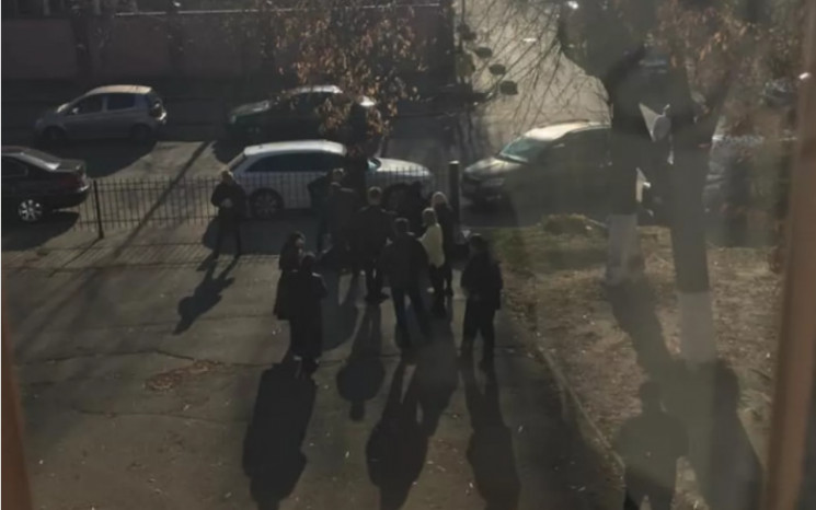 У Києві біля суду сталася стрілянина: Є…