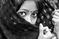 В Индии подростка изнасиловали 400 мужчи…