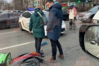 У Києві поліцейське авто збило мотициклі…