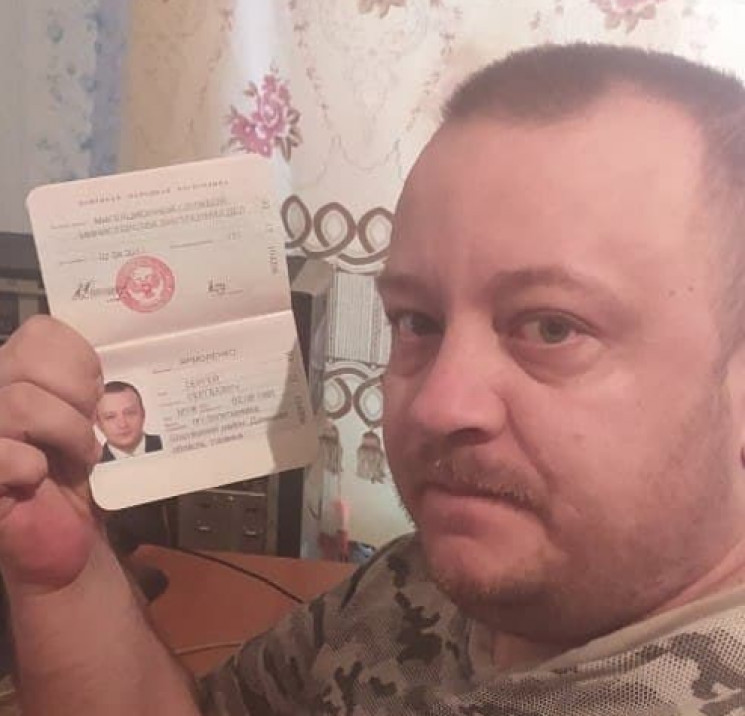 В "ДНР" потерявший ногу боевик собирает…