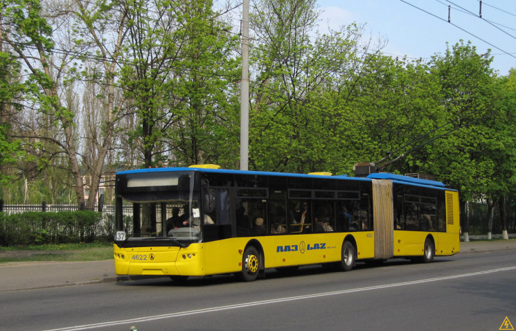 Транспорт, що їздить від станції метро "…