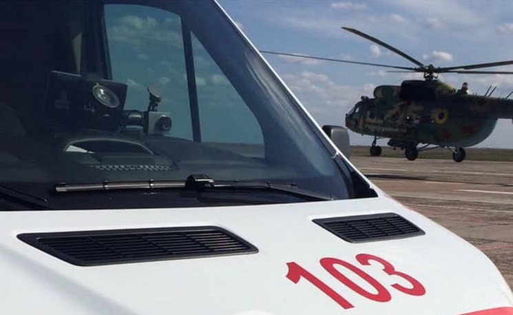 В Днипро вертолетом с передовой эвакуиро…