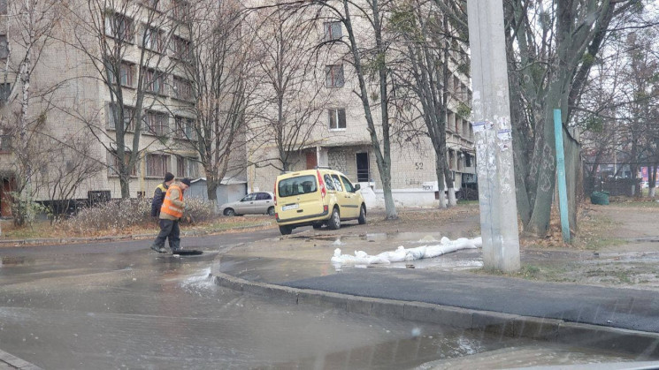В Харькове из-за аварии на водопроводе п…