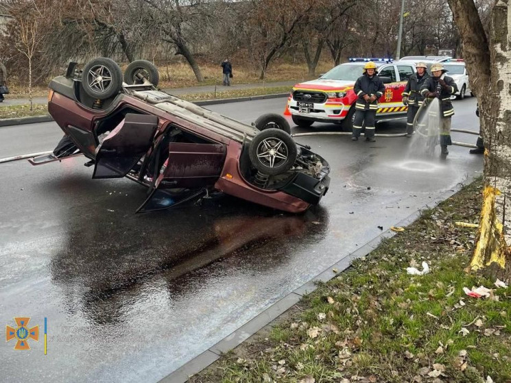 В Запорожской области автомобиль врезалс…