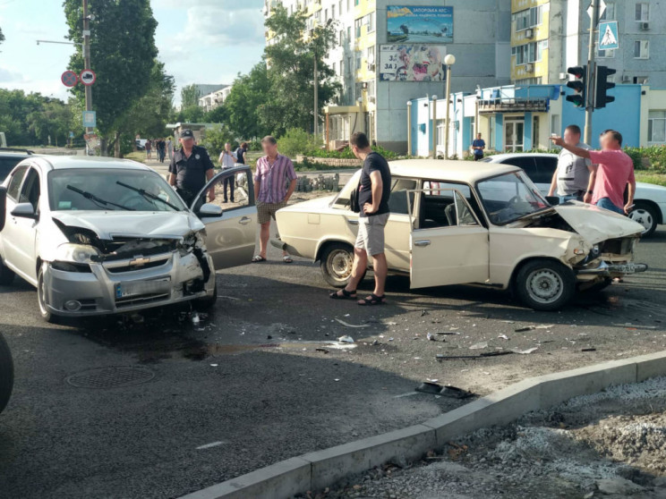 На Запоріжжі не "розминулися" легковики,…