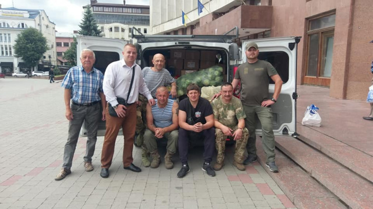 Прикарпатські волонтери повезли допомогу…