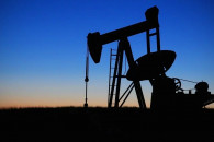 США розконсервують 50 млн барелів нафти,…