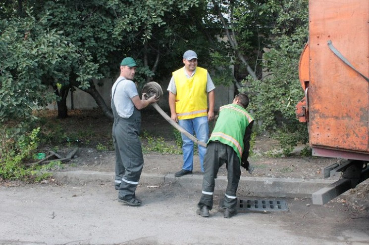 В столице Западного Донбасса коммунальщи…