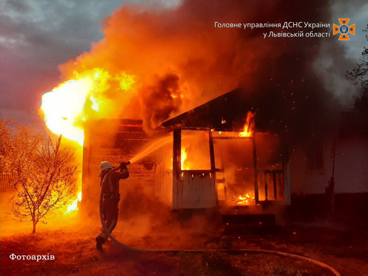 На Львівщині у двох пожежах загинули вла…