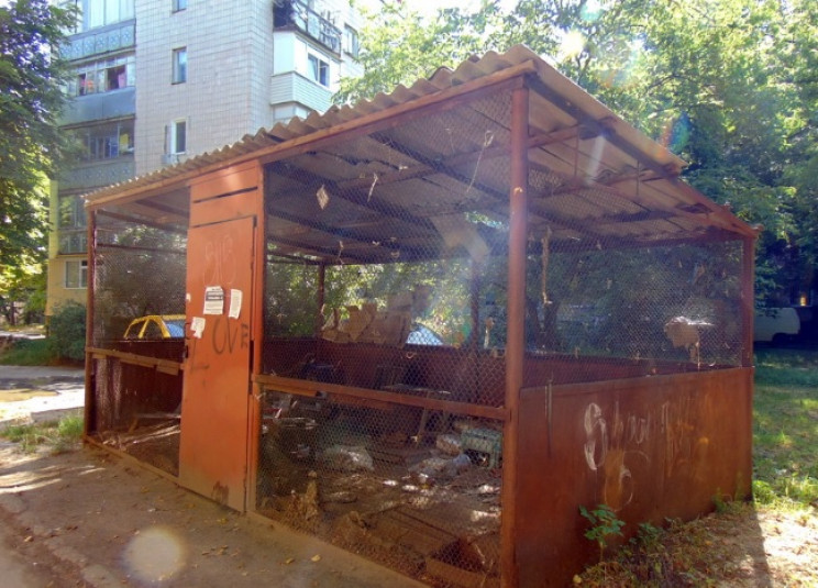В Полтаве демонтировали старый МАФ на ул…