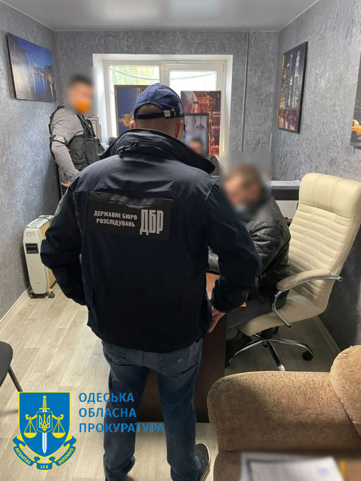 В Одесі затримали двох поліцейських – їх…