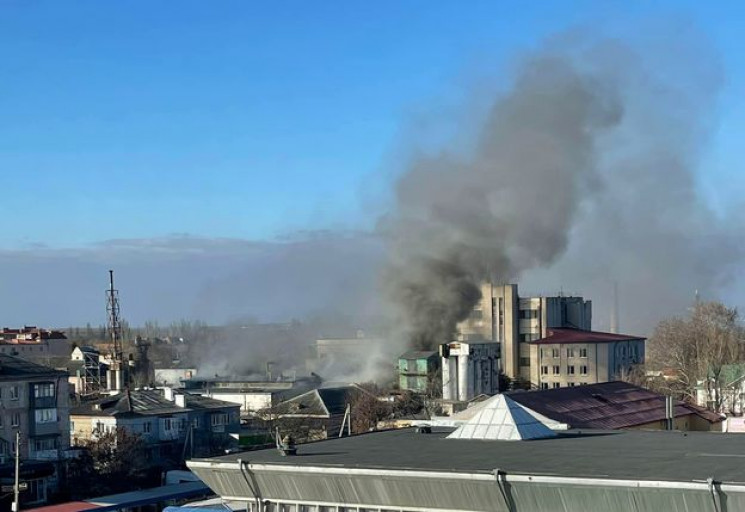 В городе на Херсонщине горел хлебозавод…
