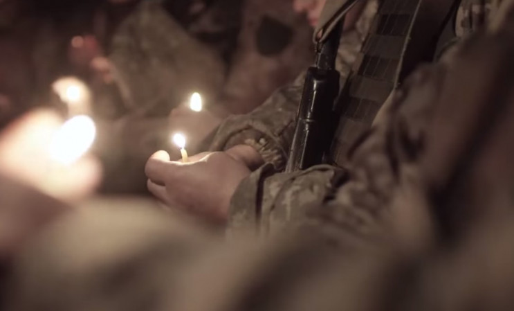 Военнослужащие трогательным видео призва…