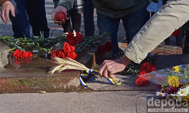 Херсонские активисты почтили память жерт…